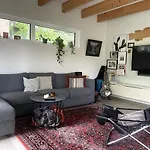 Helles In Unserem Zuhause Mit Queensize-bett, Balkon, Schreibtisch, Tv, Klimaanlage & Abdunkelnden Jalousien Norderstedt