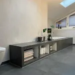 Helles In Unserem Zuhause Mit Queensize-bett, Balkon, Schreibtisch, Tv, Klimaanlage & Abdunkelnden Jalousien Séjour chez l'habitant *