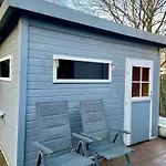 Helles In Unserem Zuhause Mit Queensize-bett, Balkon, Schreibtisch, Tv, Klimaanlage & Abdunkelnden Jalousien Séjour chez l'habitant