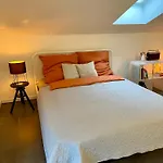 Helles In Unserem Zuhause Mit Queensize-bett, Balkon, Schreibtisch, Tv, Klimaanlage & Abdunkelnden Jalousien * Norderstedt