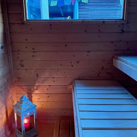 Privat bolig Helles Im Modernen Holzhaus Mit Queensize-bett, Balkon, Schreibtisch, Tv, Klimaanlage & Abdunkelnden Jalousien Norderstedt