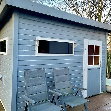 Helles Im Modernen Holzhaus Mit Queensize-bett, Balkon, Schreibtisch, Tv, Klimaanlage & Abdunkelnden Jalousien Privat bolig