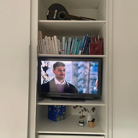 Helles Im Modernen Holzhaus Mit Queensize-bett, Balkon, Schreibtisch, Tv, Klimaanlage & Abdunkelnden Jalousien Privat bolig