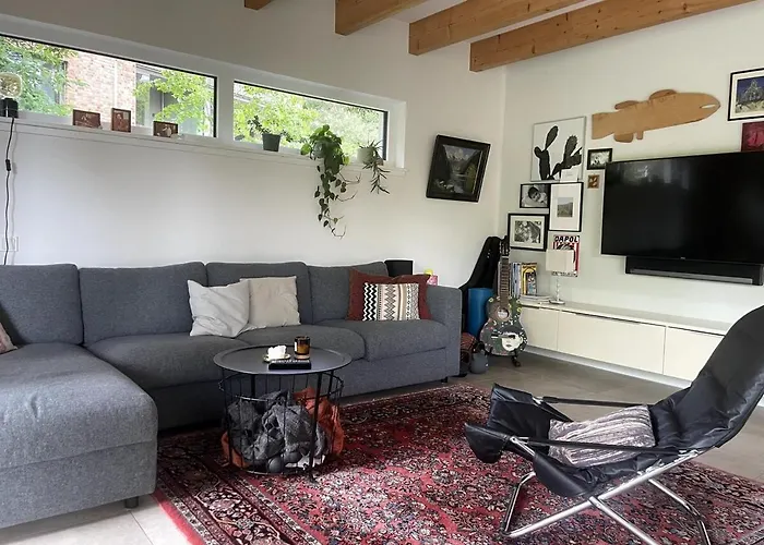 Helles In Unserem Zuhause Mit Queensize-bett, Balkon, Schreibtisch, Tv, Klimaanlage & Abdunkelnden Jalousien Norderstedt