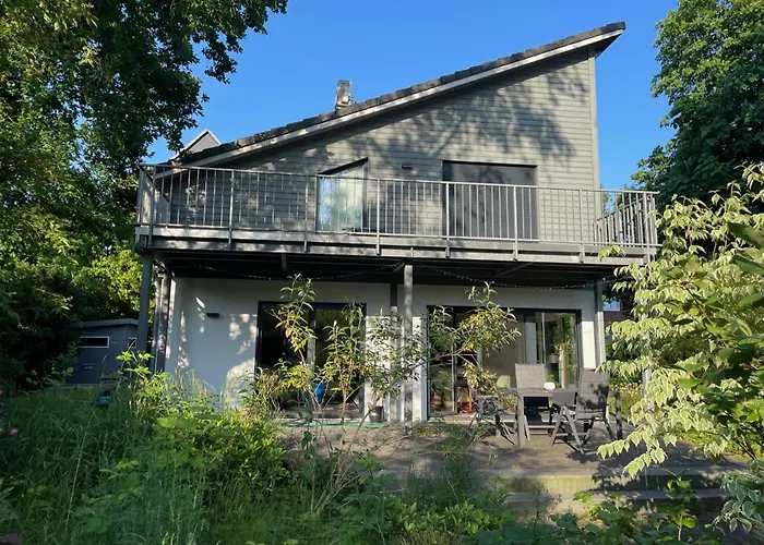 Helles In Unserem Zuhause Mit Queensize-bett, Balkon, Schreibtisch, Tv, Klimaanlage & Abdunkelnden Jalousien Norderstedt