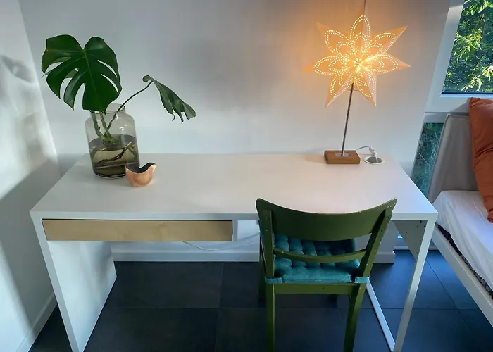 Habitación en casa particular Helles In Unserem Zuhause Mit Queensize-bett, Balkon, Schreibtisch, Tv, Klimaanlage & Abdunkelnden Jalousien