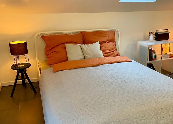 Helles In Unserem Zuhause Mit Queensize-bett, Balkon, Schreibtisch, Tv, Klimaanlage & Abdunkelnden Jalousien * Norderstedt