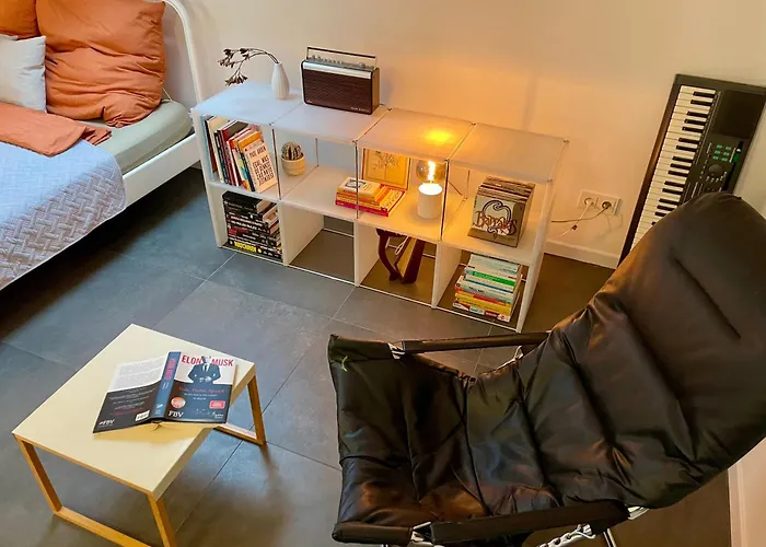 Habitación en casa particular Helles In Unserem Zuhause Mit Queensize-bett, Balkon, Schreibtisch, Tv, Klimaanlage & Abdunkelnden Jalousien Norderstedt
