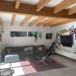 Helles Im Modernen Holzhaus Mit Queensize-bett, Balkon, Schreibtisch, Tv, Klimaanlage&abdunkelnden Jalousien *