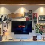 Helles Im Modernen Holzhaus Mit Queensize-bett, Balkon, Schreibtisch, Tv, Klimaanlage&abdunkelnden Jalousien *