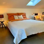 Helles Im Modernen Holzhaus Mit Queensize-bett, Balkon, Schreibtisch, Tv, Klimaanlage&abdunkelnden Jalousien * Norderstedt