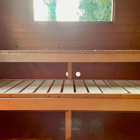 Проживание в семье Helles Im Modernen Holzhaus Mit Queensize-bett, Balkon, Schreibtisch, Tv, Klimaanlage & Abdunkelnden Jalousien Нордерштедт