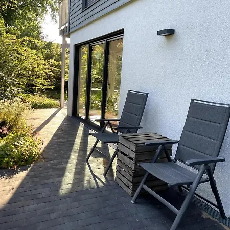 Helles In Unserem Zuhause Mit Queensize-bett, Balkon, Schreibtisch, Tv, Klimaanlage & Abdunkelnden Jalousien Kwatera prywatna *