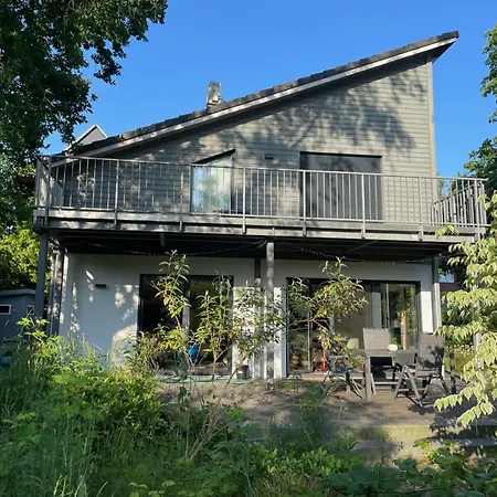 Helles Im Modernen Holzhaus Mit Queensize-bett, Balkon, Schreibtisch, Tv, Klimaanlage & Abdunkelnden Jalousien Нордерштедт