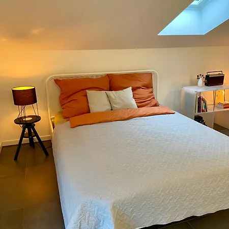 Helles Im Modernen Holzhaus Mit Queensize-bett, Balkon, Schreibtisch, Tv, Klimaanlage & Abdunkelnden Jalousien * Нордерштедт