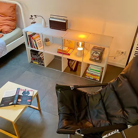 Проживание в семье Helles Im Modernen Holzhaus Mit Queensize-bett, Balkon, Schreibtisch, Tv, Klimaanlage & Abdunkelnden Jalousien Нордерштедт