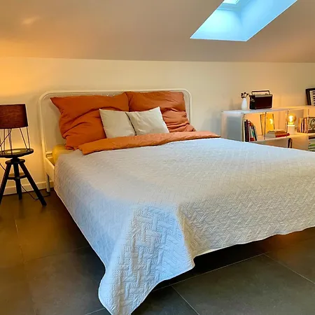 Helles In Unserem Zuhause Mit Queensize-bett, Balkon, Schreibtisch, Tv, Klimaanlage & Abdunkelnden Jalousien * Norderstedt